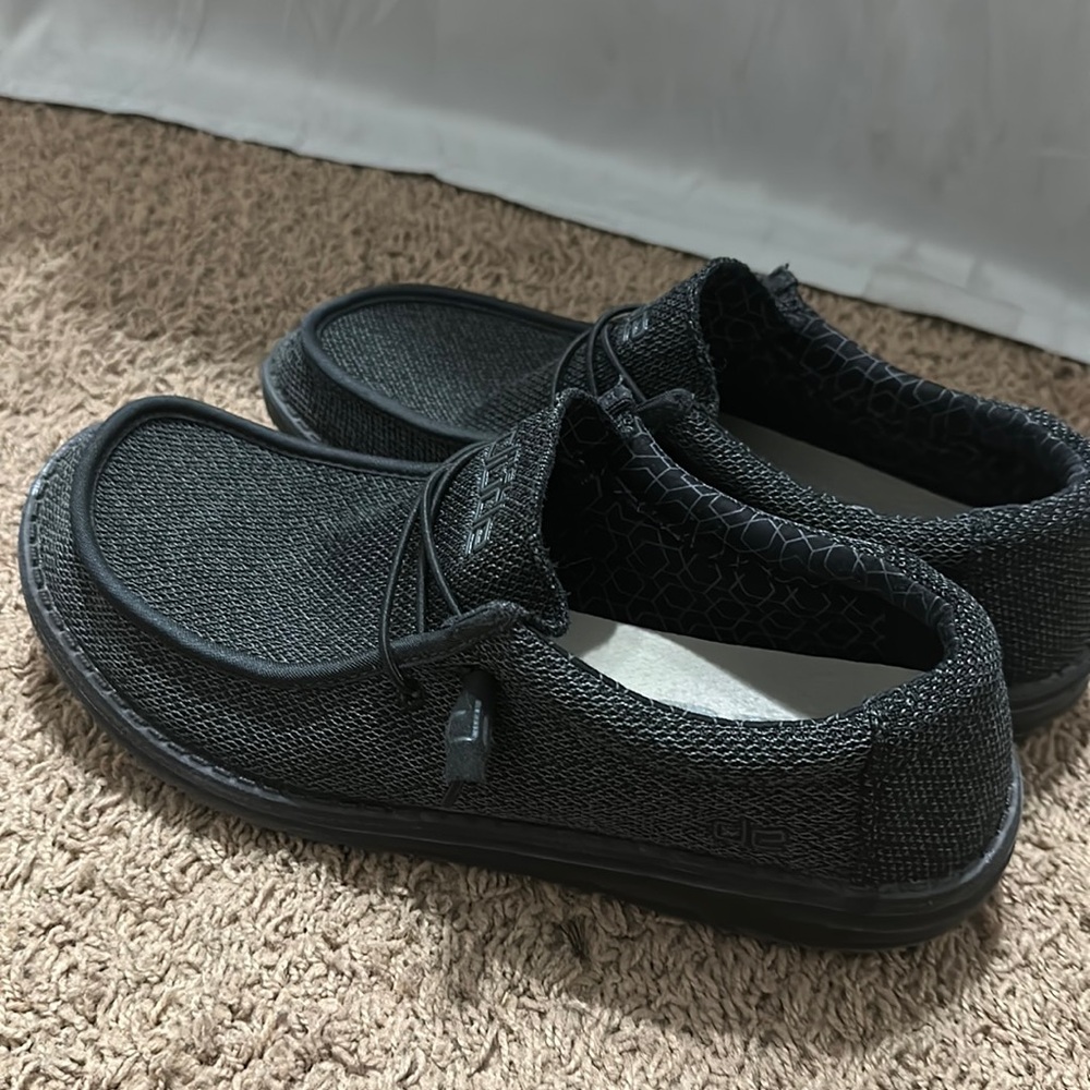BLACK HEY DUDES